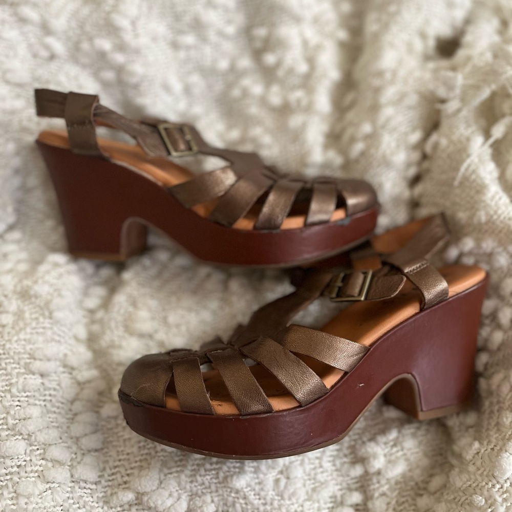 Korks by Kork-ease gold closed toe heeled sandals